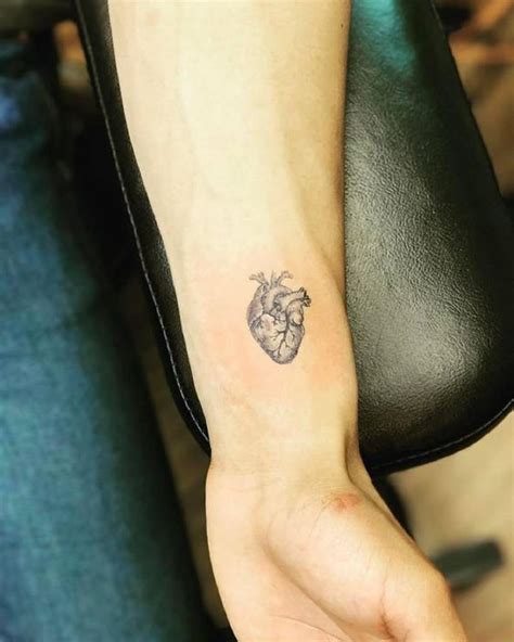 tatuaje de corazon pequeño|Las mejores 79 ideas de Tatuajes de Corazones